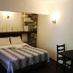 Pir Efes Konaklari